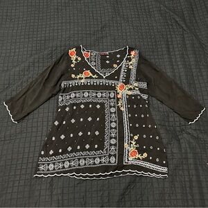 Johnny Was | Bonnet top | Scalloped hem | Embroidered